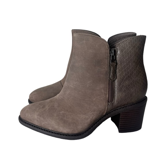 Clarks Shoes - Clarks scene zip leather ankle boots NEW 9.5 wide